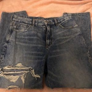 ripped American Eagle curvy mom jeans
